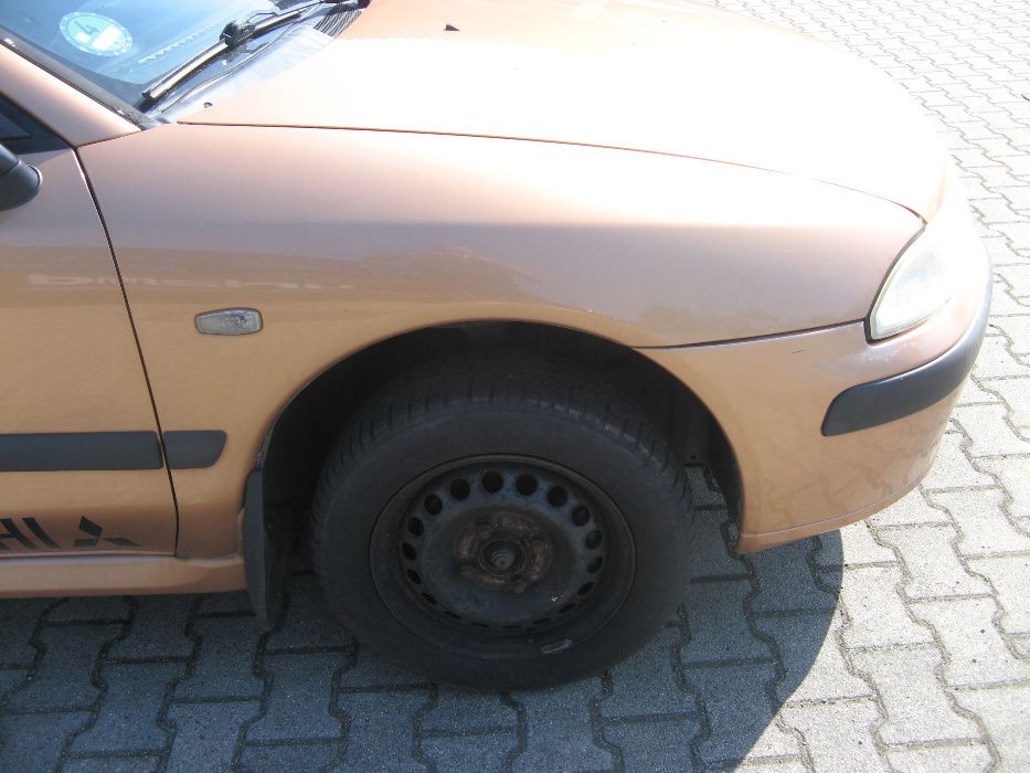 Mitsubishi Carisma 1,6 benzyna 2002r. na czesci