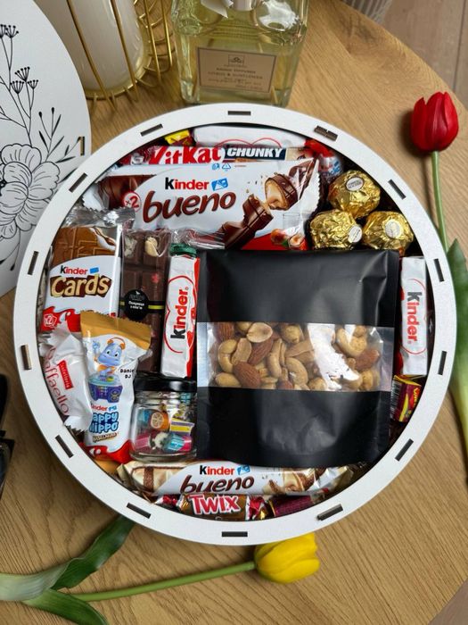 Солодкий бокс  з солодощами та мильними трояндами — ніжний подарунок