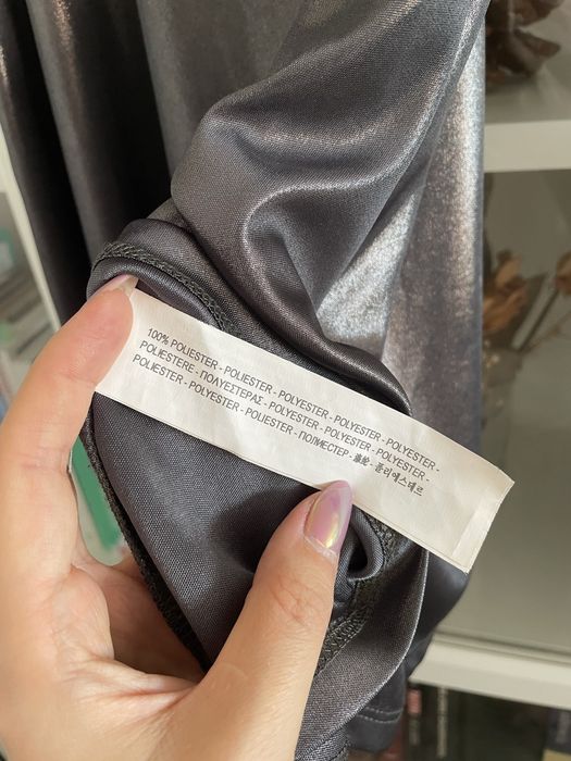 Srebrna bluzka top z dekoltem Stradivarius
