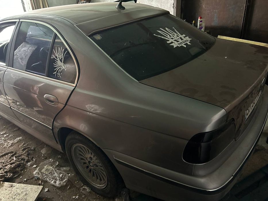Продам разбираю BMW E39 520i
