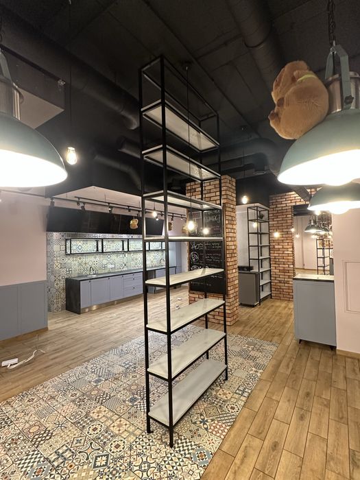 Regal do kawiarni sklepu , oslona grzejnikow. Wyposazenie kawiarni