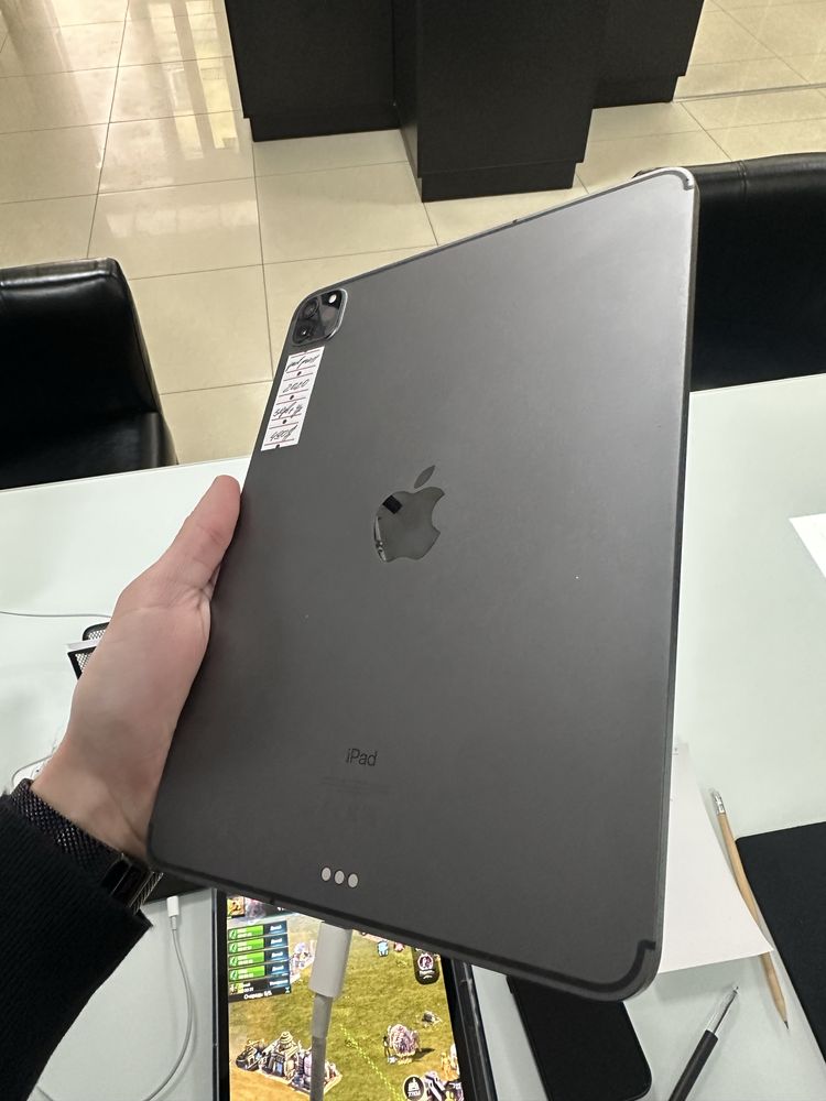 ipad pro 11” 2020 року 512gb+LTE (донор) на відновлення