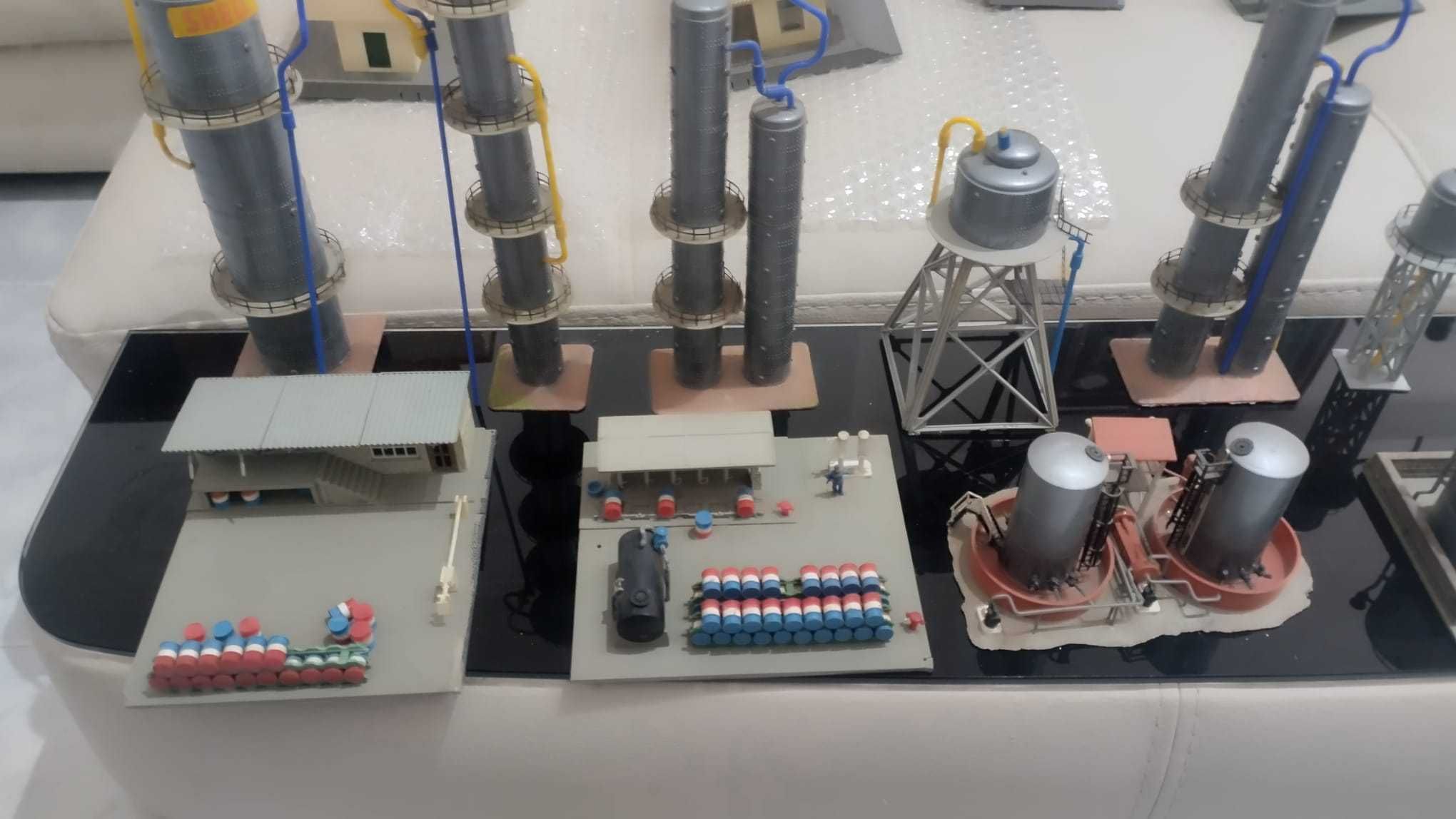 diversos edifícios na escala HO