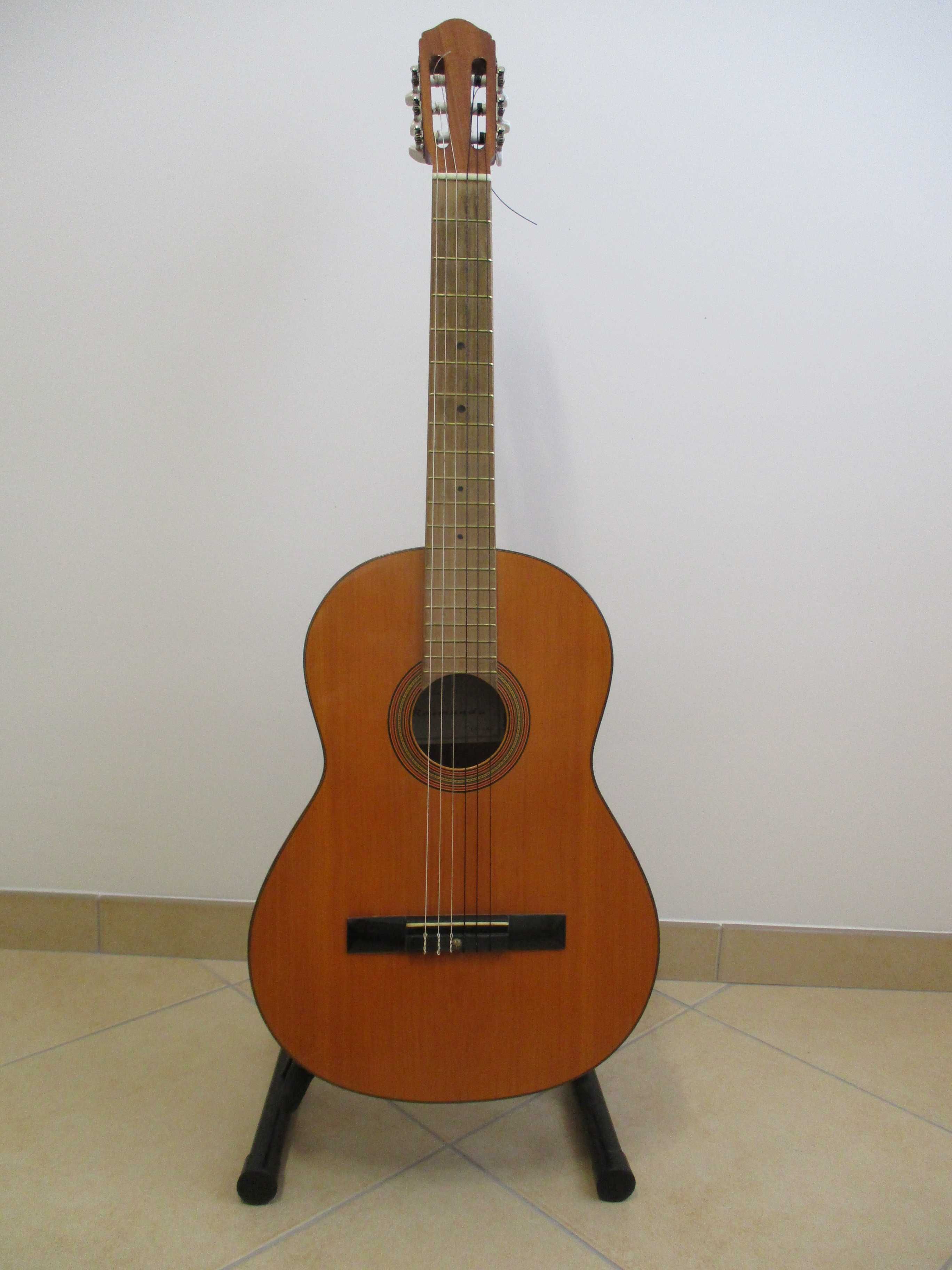 Guitarra clássica eletrificada