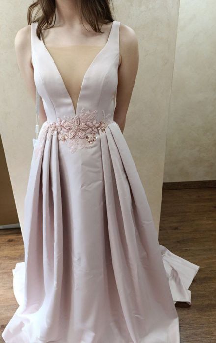 Випускна сукня ( нова)