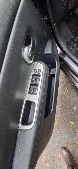 легковий автомобіль Нісан Тііда