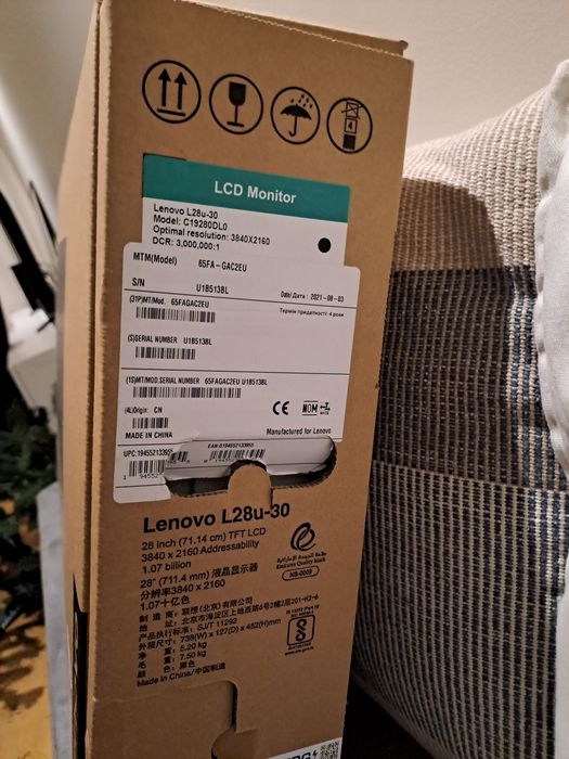 Monitor Lenovo 28" 4K UHD