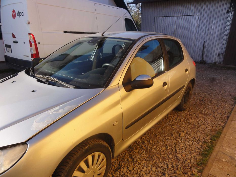 peugeot 206 ,1,1 bezyna ,klimatyzacja 5 drzwi