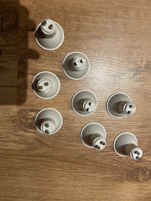Lampy sufitowe z żarówkami