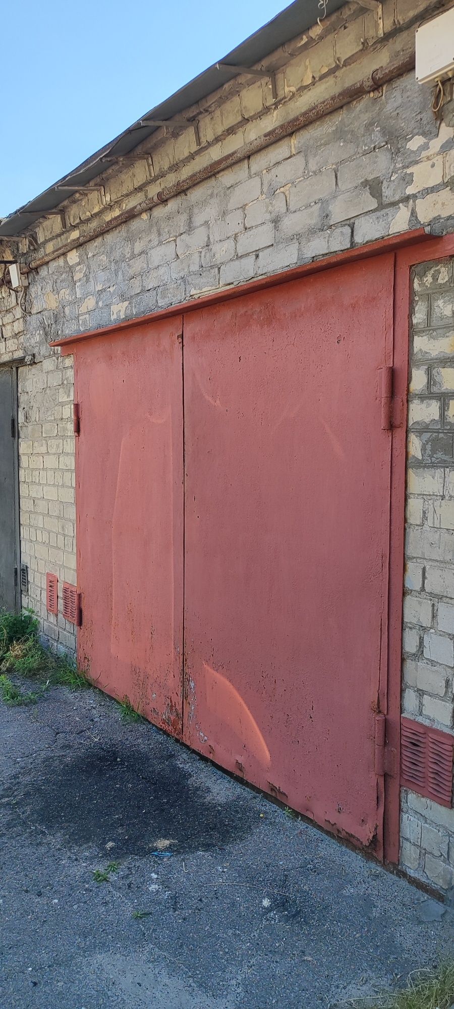 Продам  кирпичный гараж