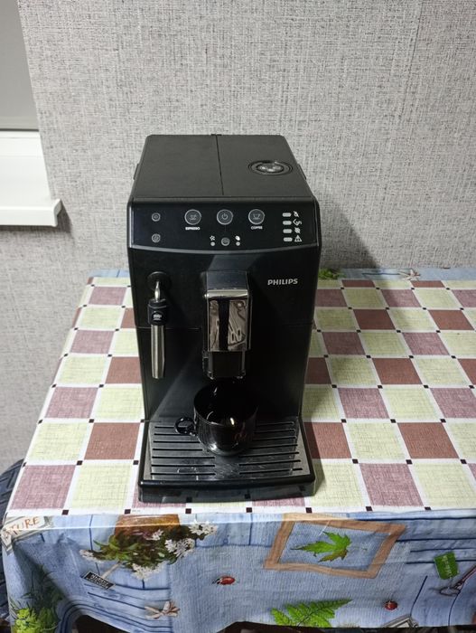 Продам кавомашину Philips HD8821 Saeco