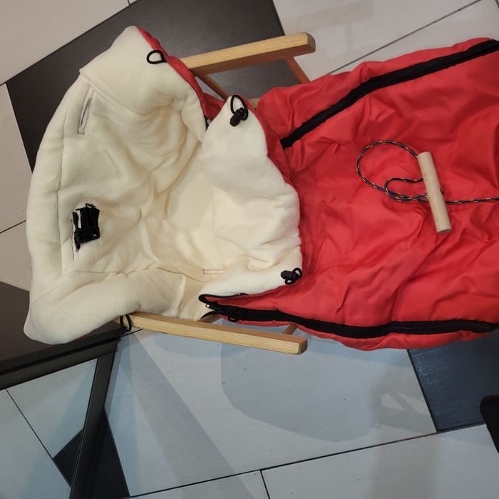 Sanki z oparciem ze śpiworem