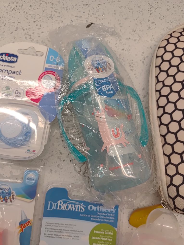 Zestaw dla maluszka smoczki butelka gryzak