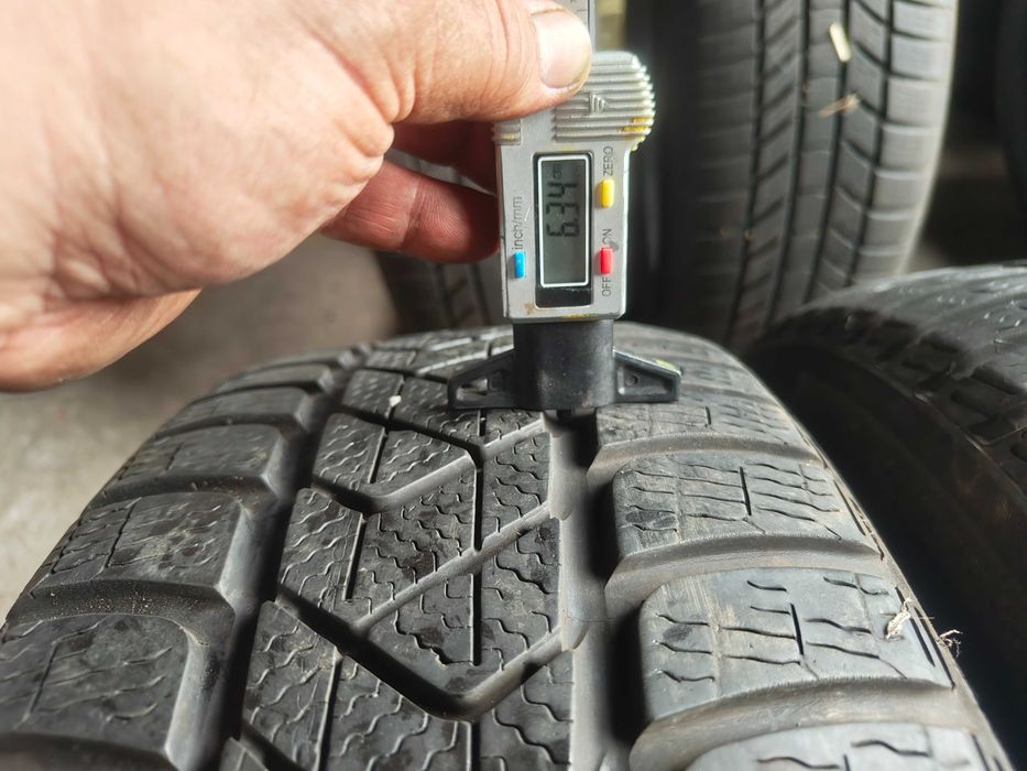 Opony zimowe uzywane 215 55 R17 Pirelli 2020 rok 4 sztuki z60