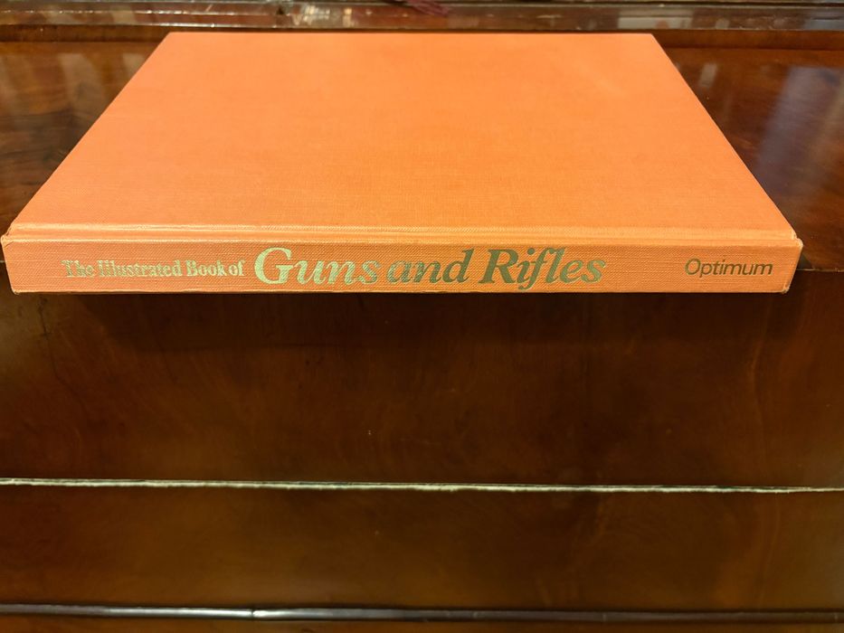 Livro " The illustrated Book of guns and rifles
