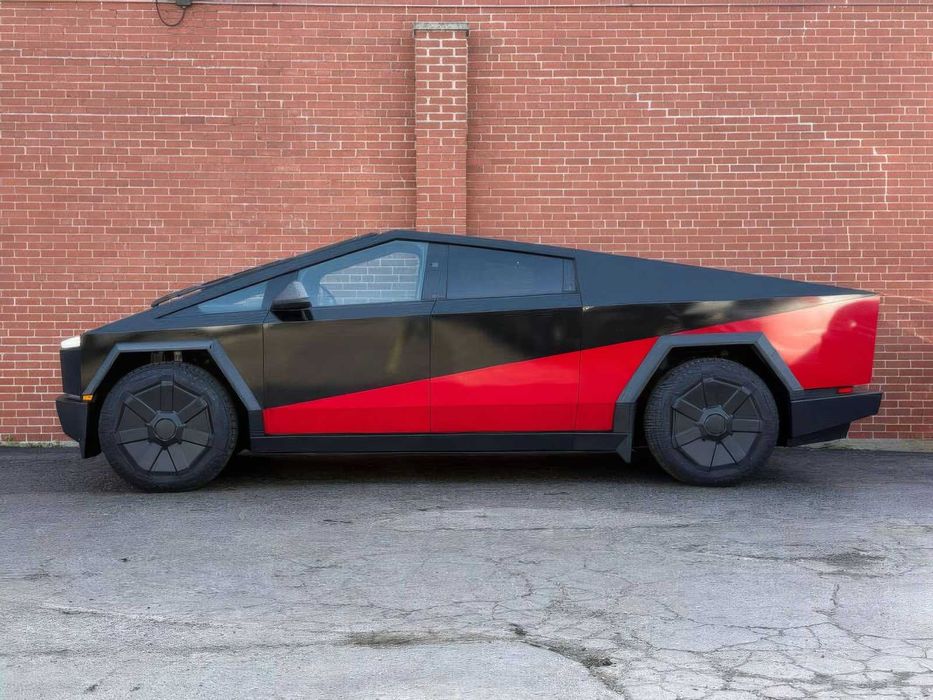 Tesla Cybertruck      2024