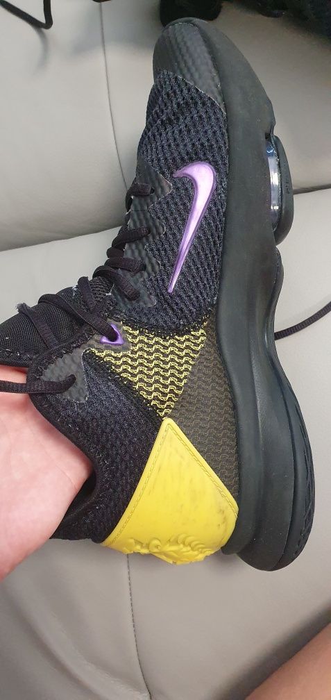 Buty Nike Lebron Witness 44.5