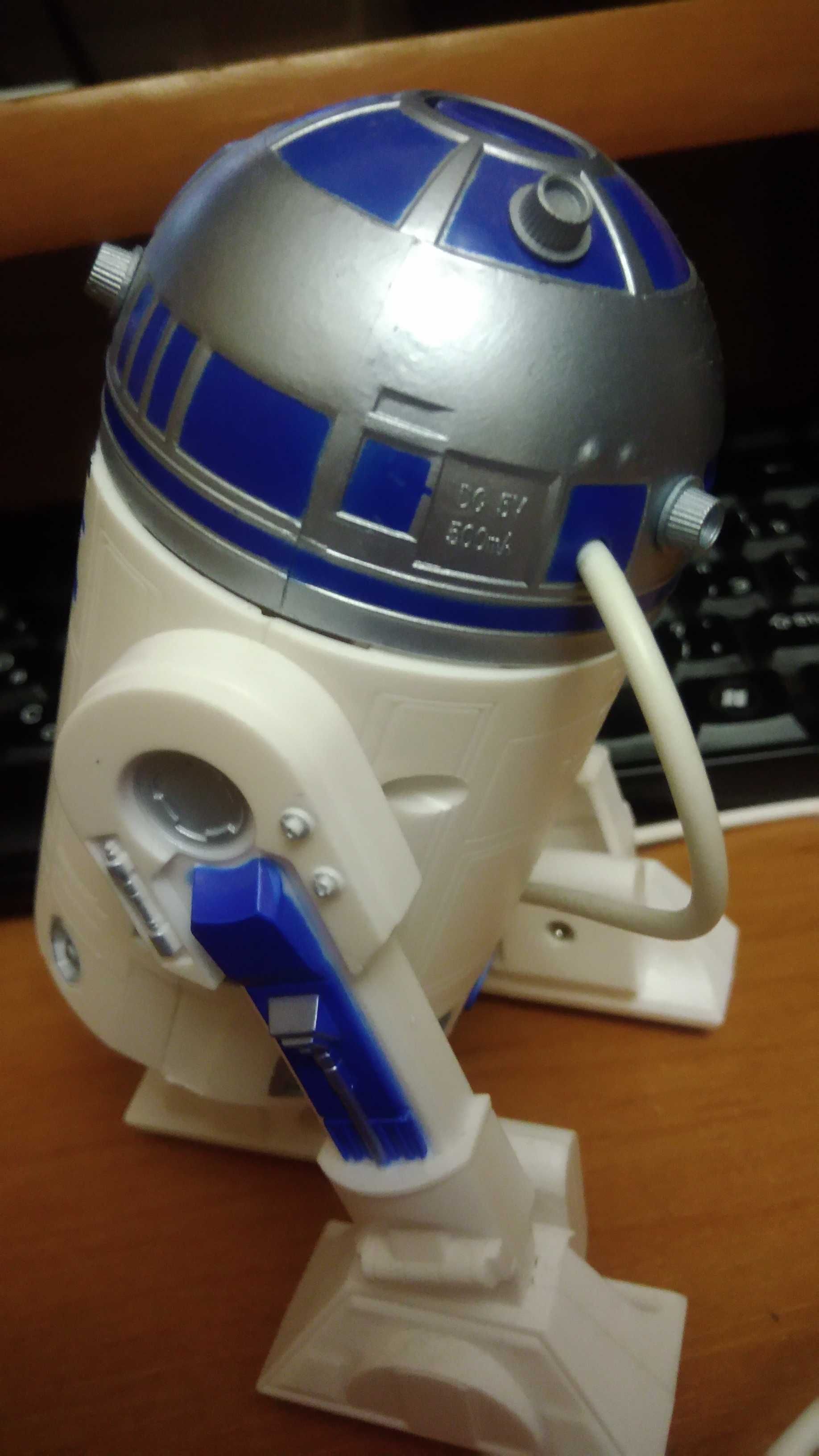 Настольный пылесос в виде робота R2-D2