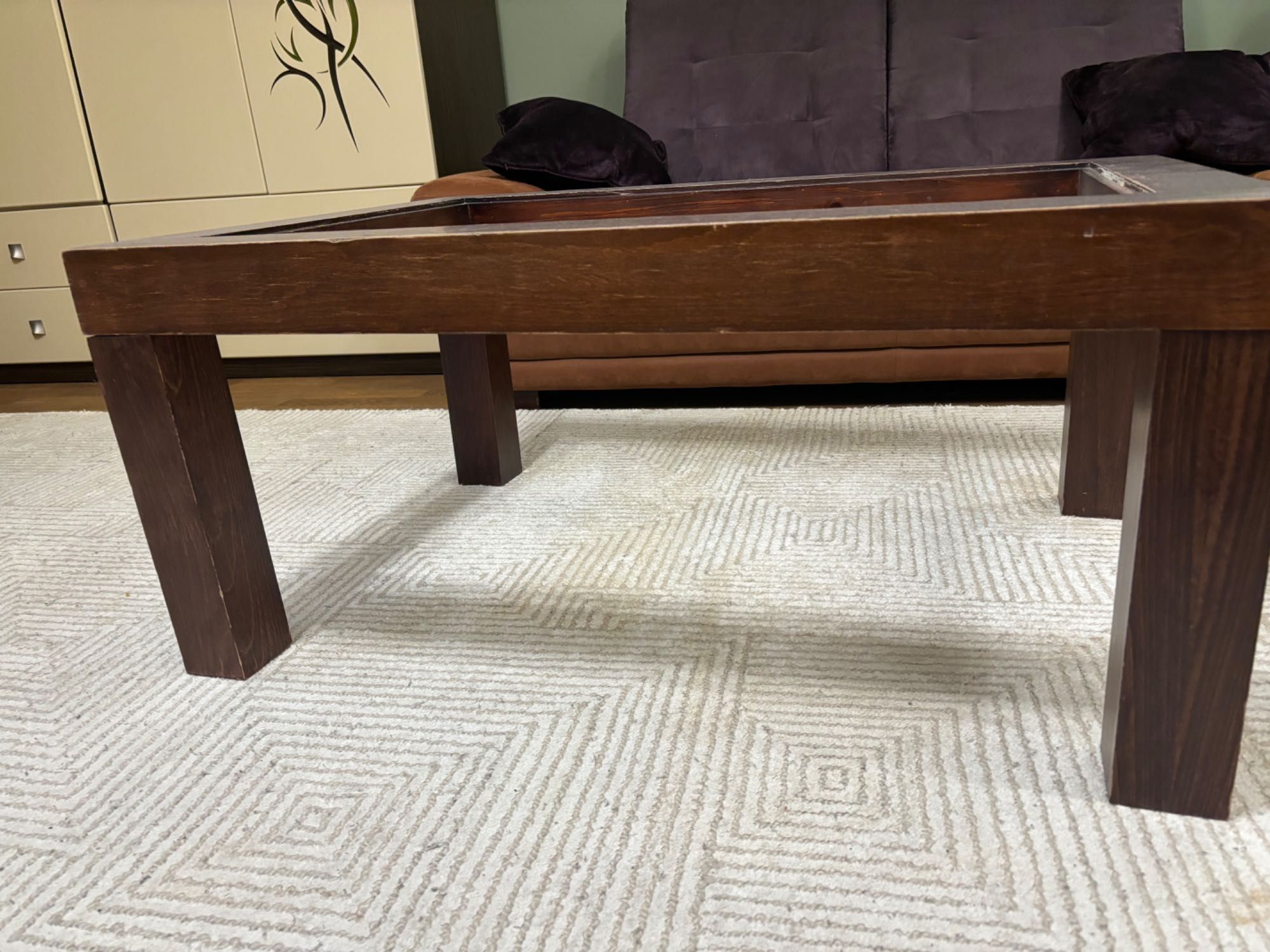 Stół drewniany bez szkła