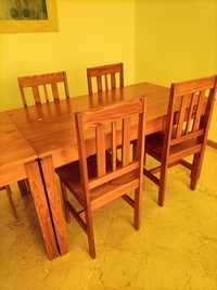 Mesa de madeira com 4 cadeiras