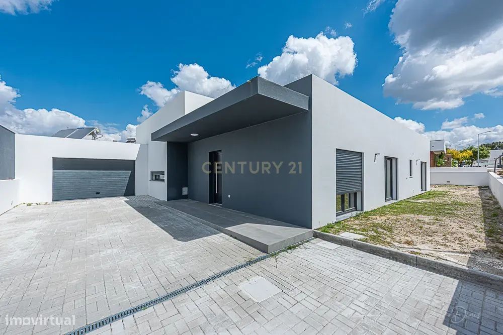 Moradia Isolada em Setúbal - MORADIA NOVA A ESTREAR