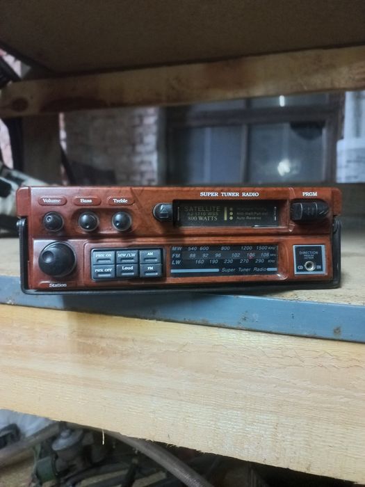 Вінтажна автомагнітола SATELLITE AJ-1710