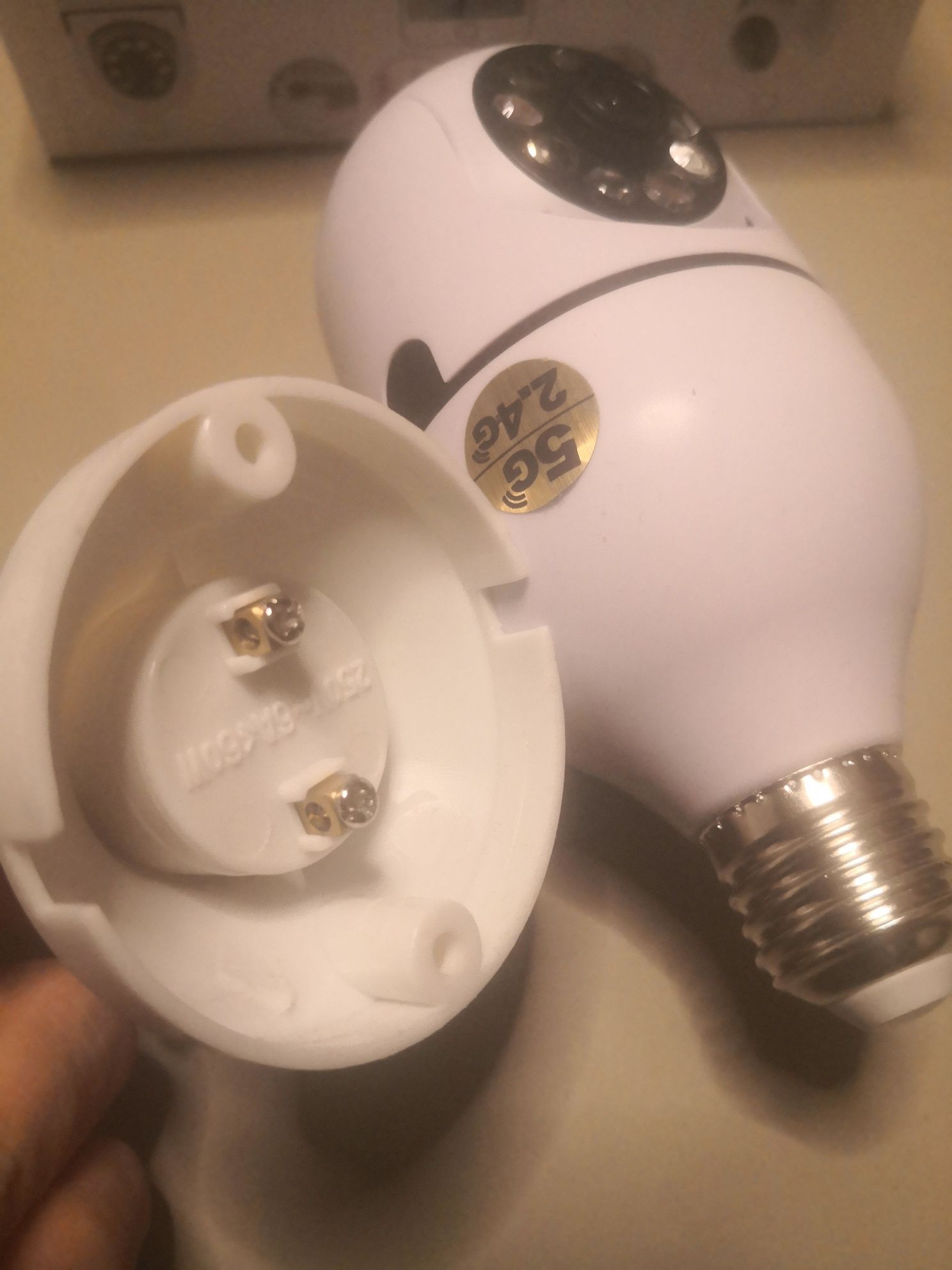 Уличная камера лампочка Yi iot camera