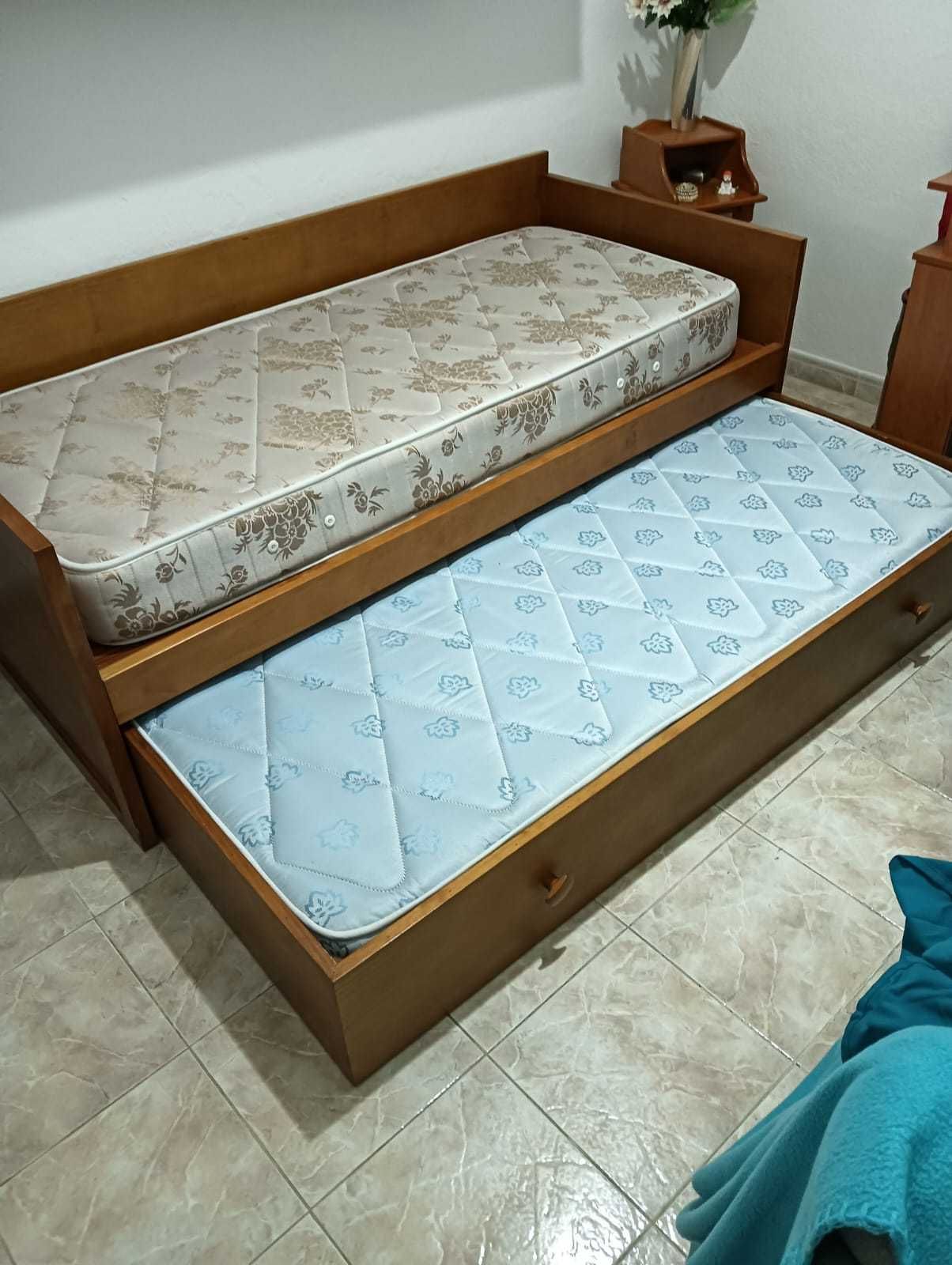Cama dupla madeira maciça + colchoes novos