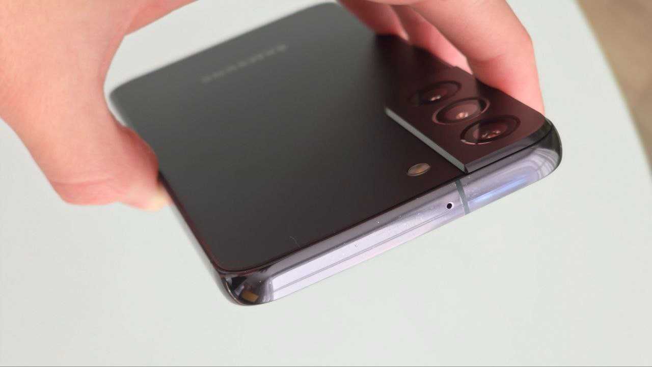 Смартфон Samsung S22 8/128