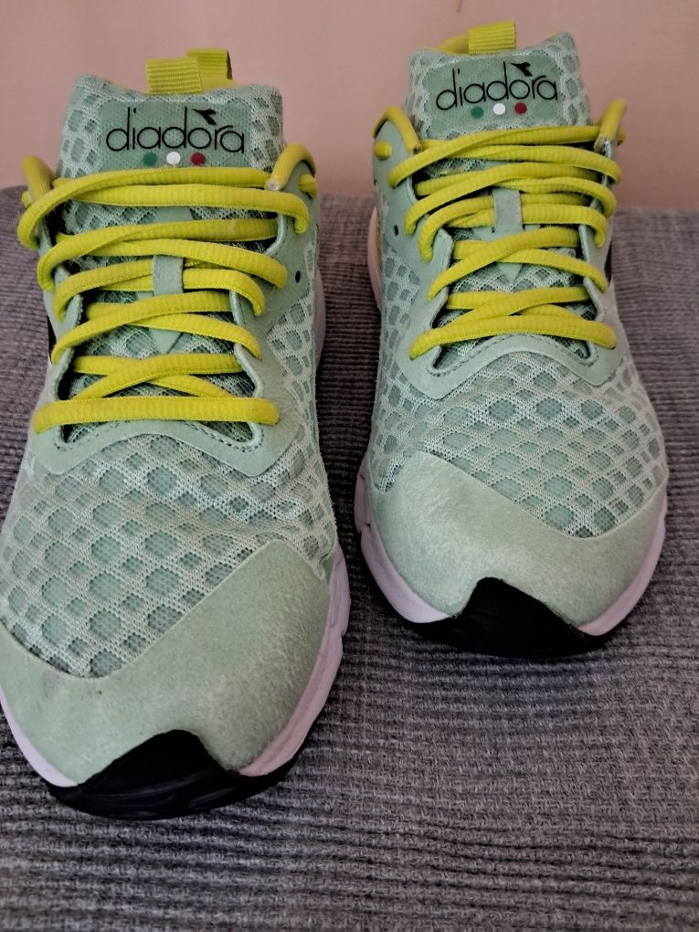 Жіночі кросівки diadora р39