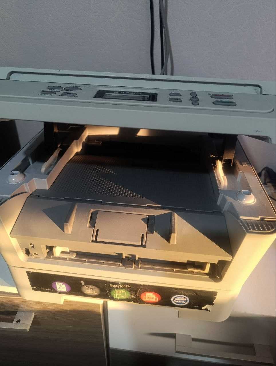 МФУ принтер 3в1 Brother DCP-7057R
