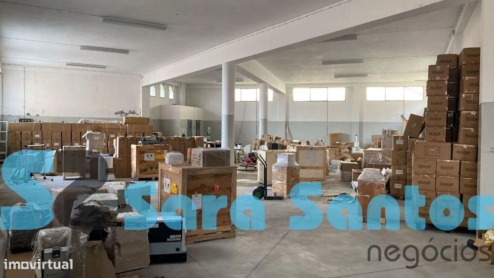 Armazém C/430m2 junto Autoestrada-Vila Nova Gaia