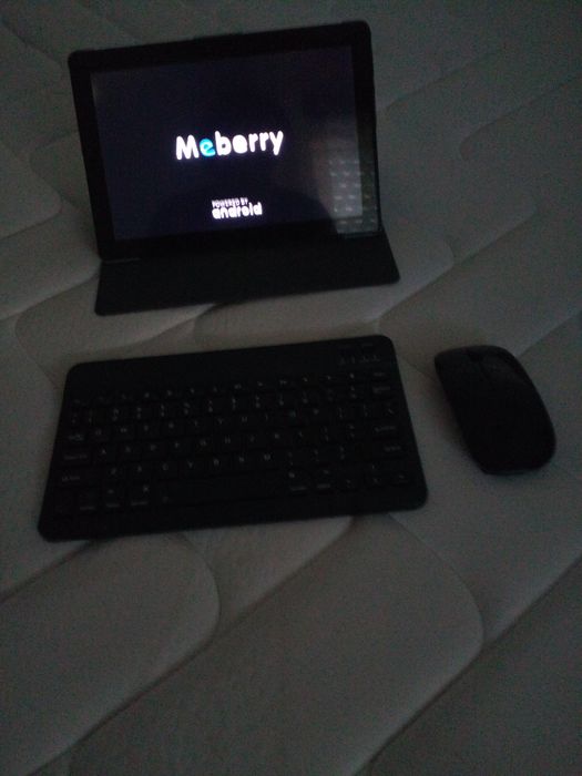 Tablet com teclado e rato