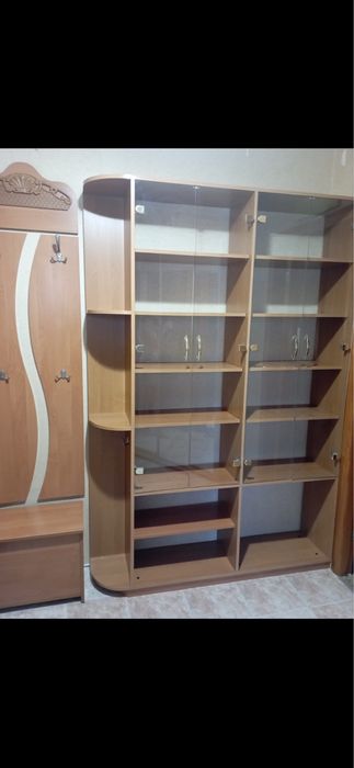 Продам книжный шкаф