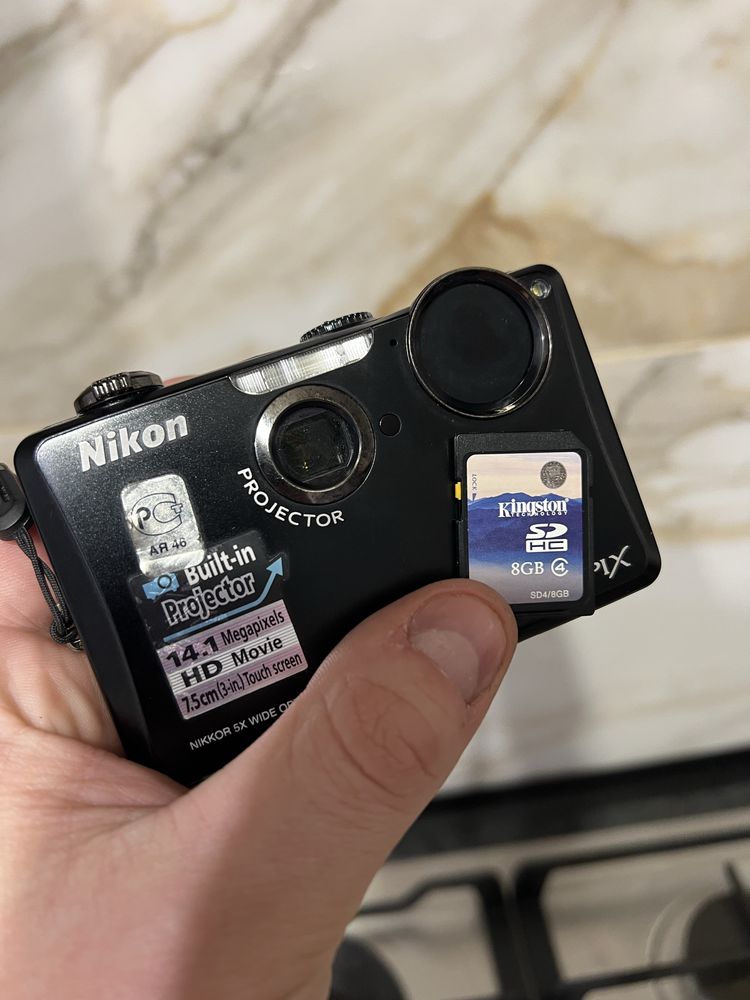 Цифровой фотоаппарат Nikon Coolpix S1100pj
