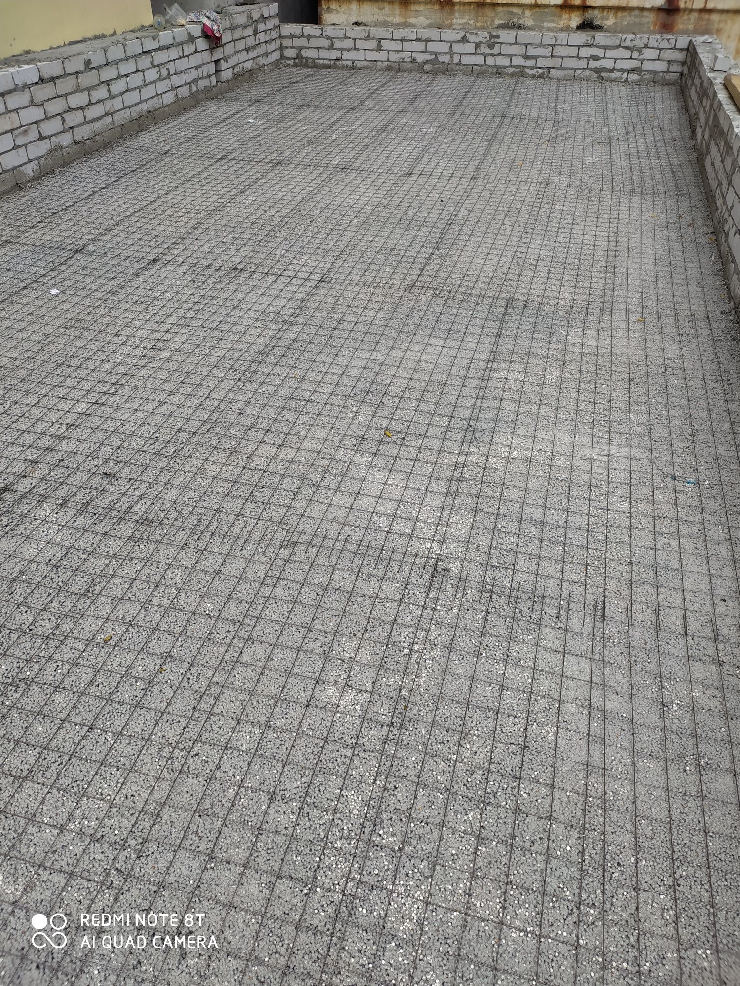 полусухая стяжка пола и полистирол бетон.
