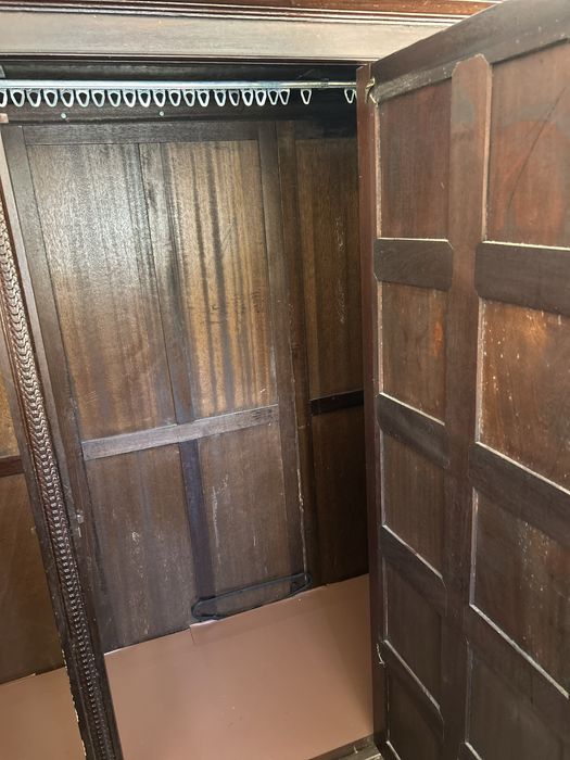 Guarda roupa  tres portas