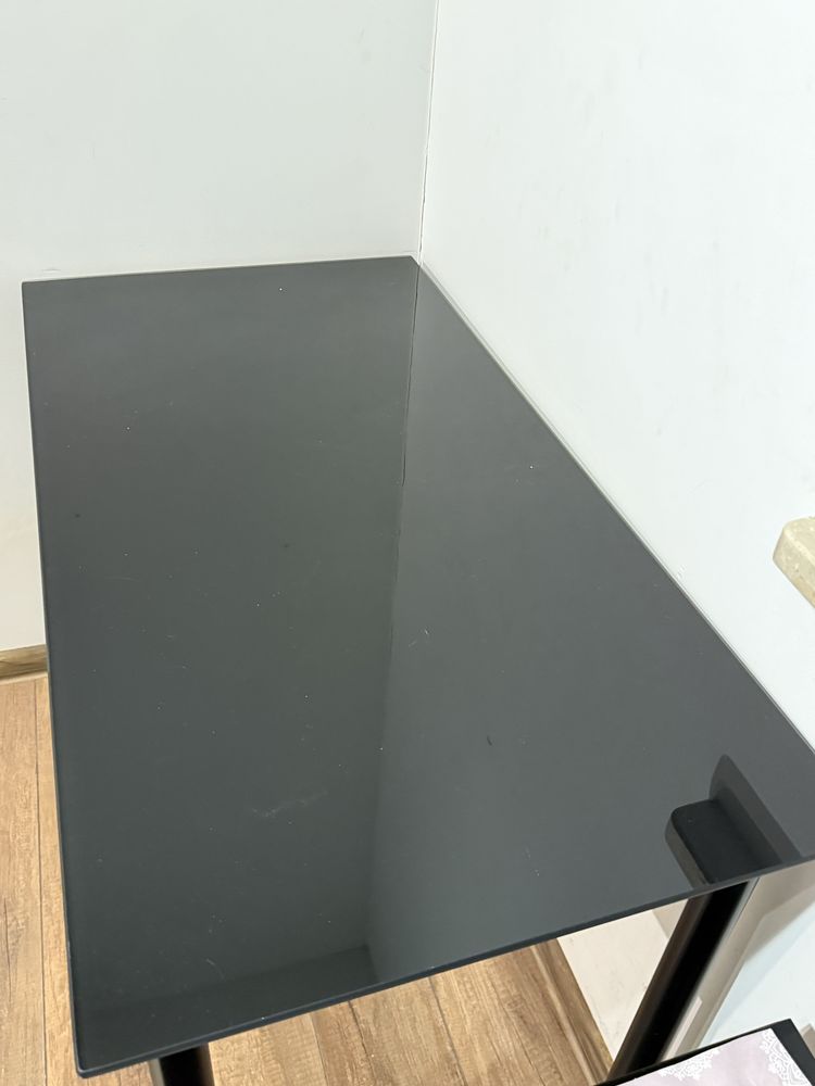 Szklane biurko stolik czarne szklo IKEA GLASHOLM