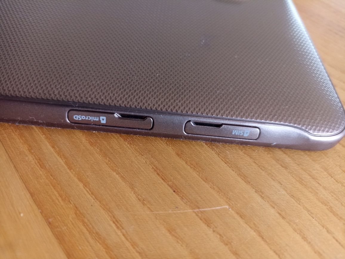 Планшет  Samsung Galaxy Tab E 9.6 SM-T561