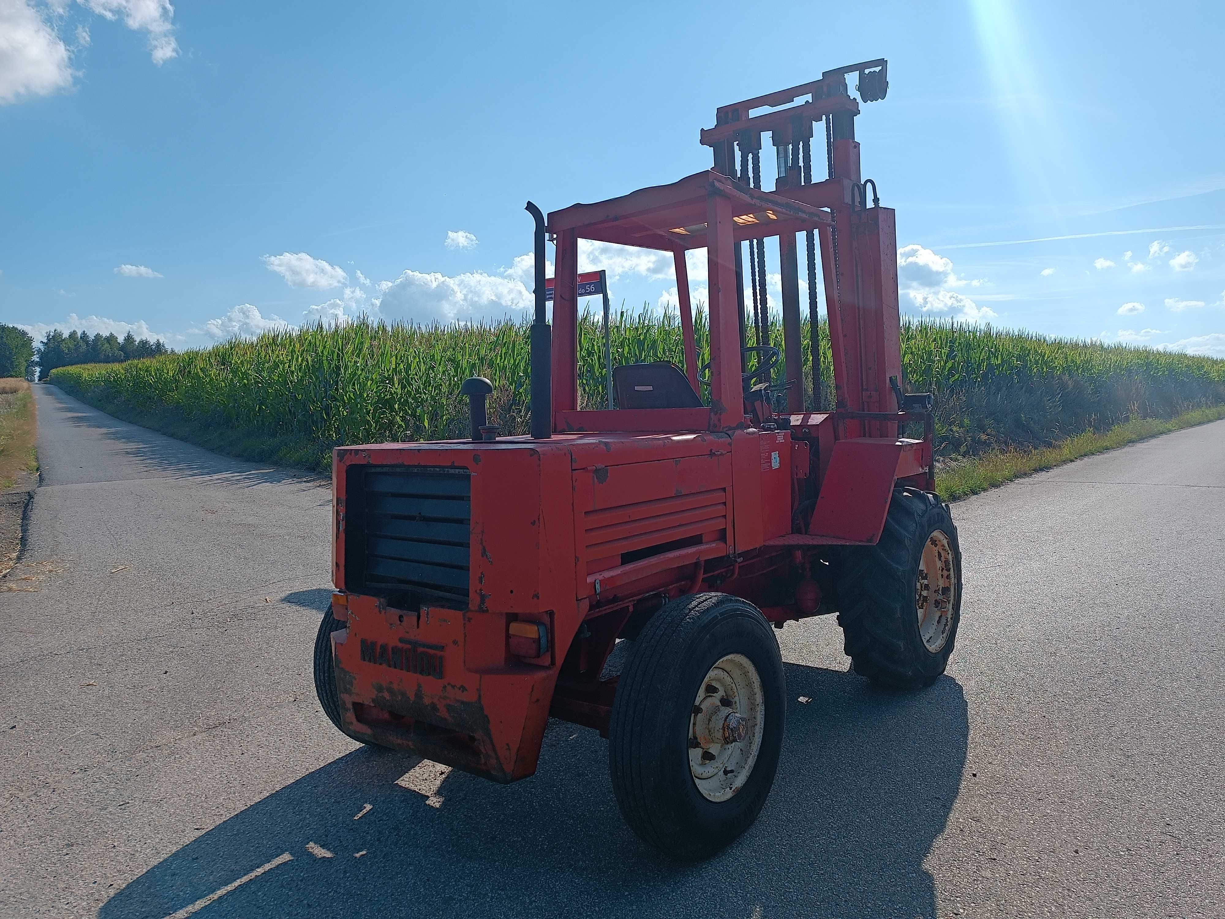 Wózek widłowy terenowy Manitou MC200.
