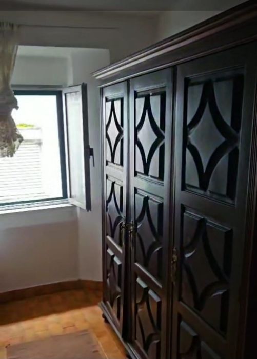 ALUGA-SE CASA perto vila Góis  3 pisos / 2 quartos 1 sala  / Lareira