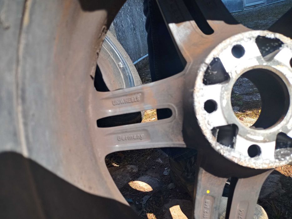 Pneus de muita qualidade vendem-se