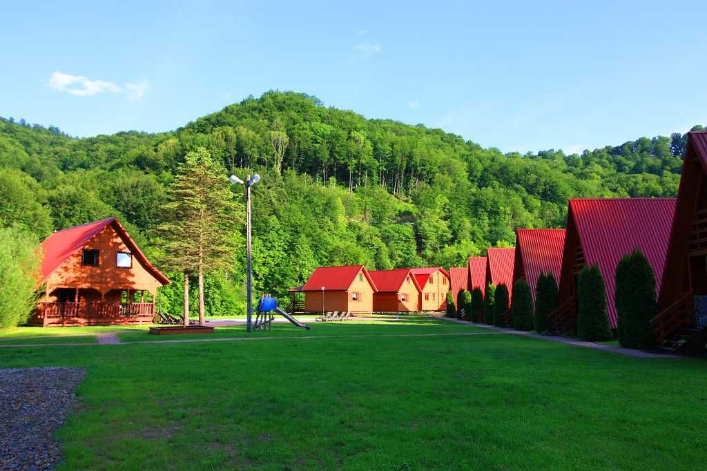 Domki Bieszczady noclegi z basenem nad rzeką