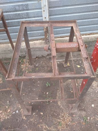 Железный стол из уголка в гараж