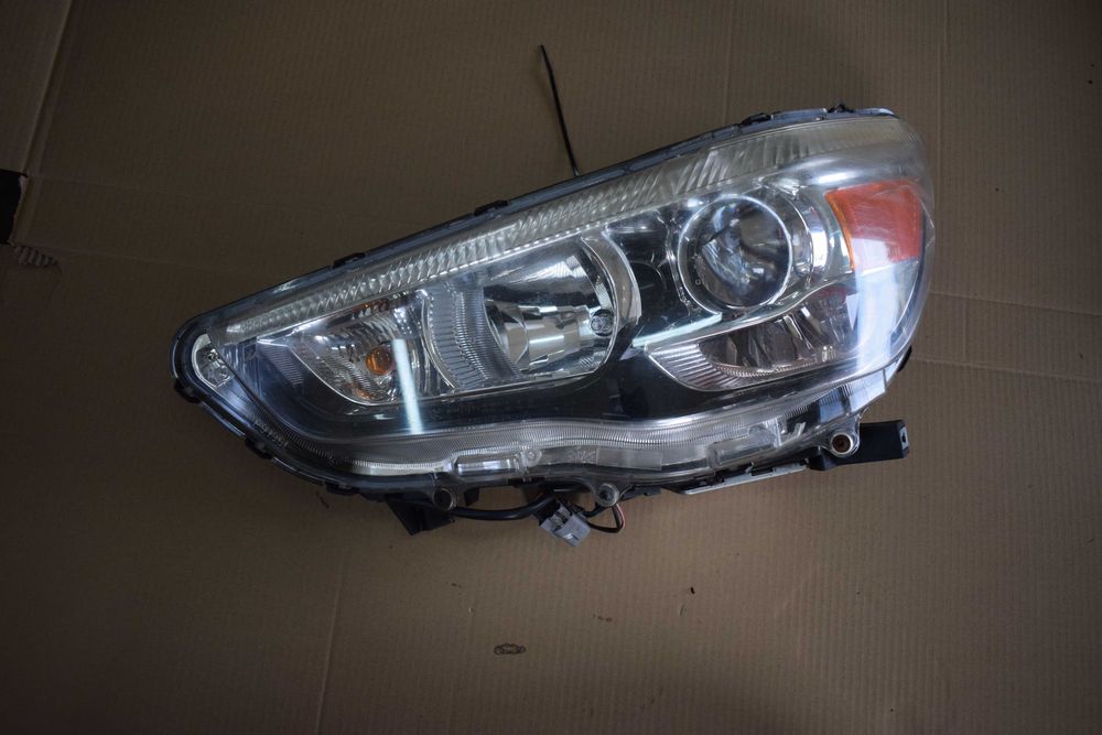 lampa lewa przód przednia xenon MITSUBISHI ASX 1.8 DID 14R.EUROPA