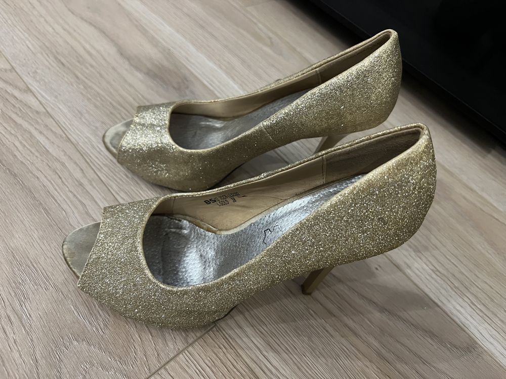 Złote eleganckie szpilki buty na obcasie brokat brokatowe rozmiar 38