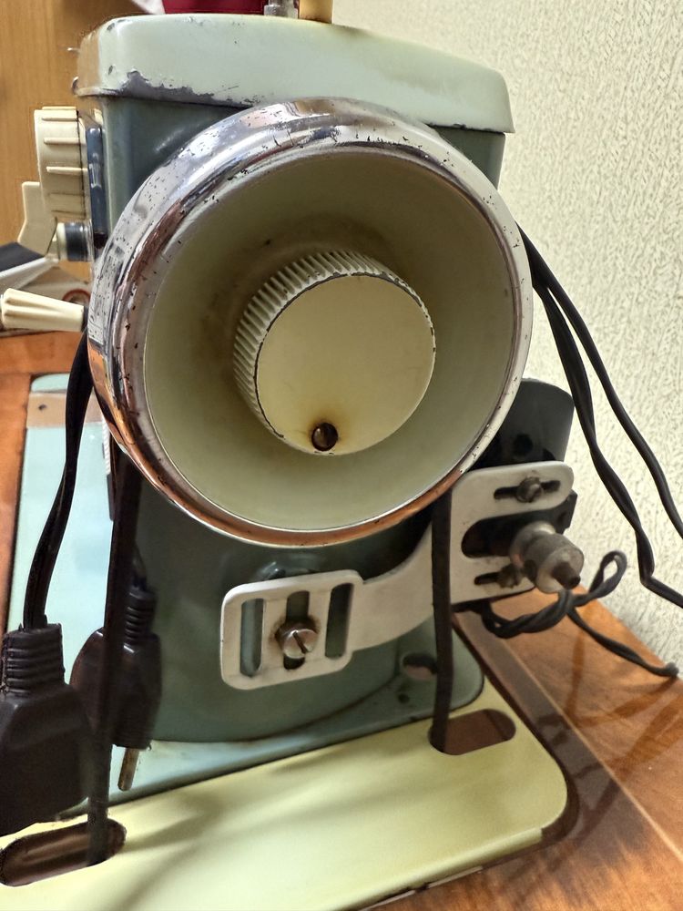 Maquina de costura com motor