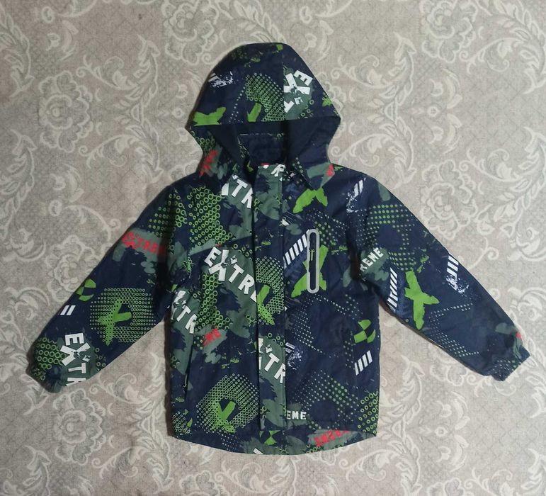 Куртка демісезонна на хлопчика 11-12 років