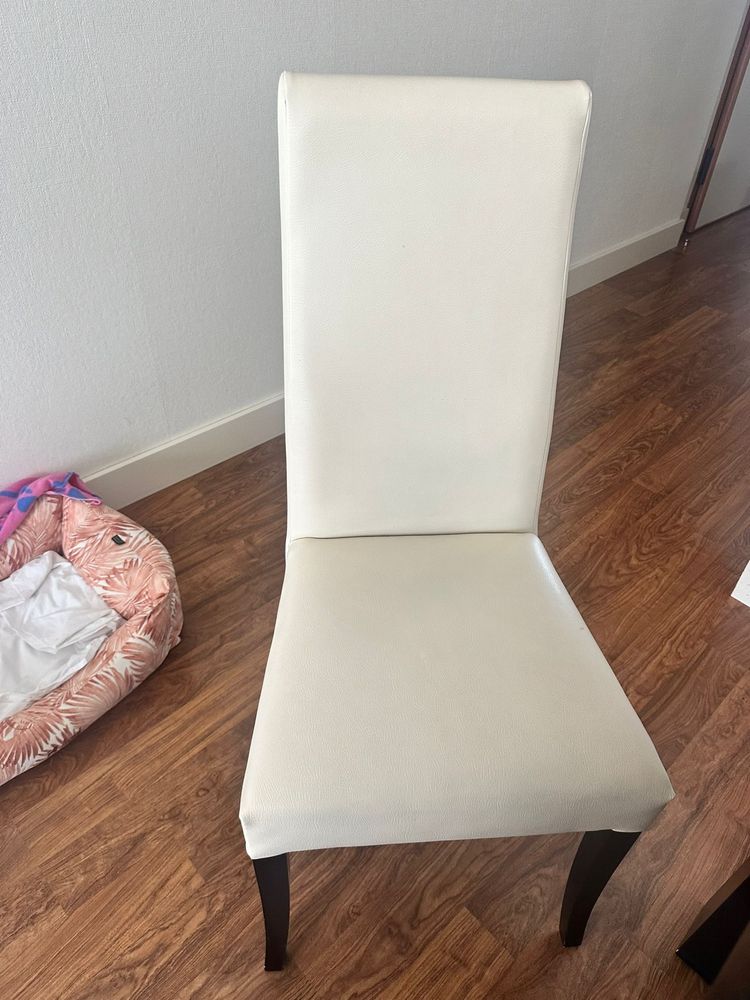 Vendo Mesa Extensivel (Vidro Temperado). cadeiras ilustrativas N.Incl.