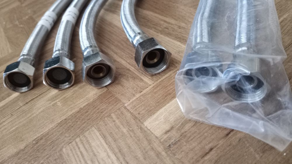 Wężyki przyłączeniowe baterii kranu, o długości 30 cm, na 3/8'